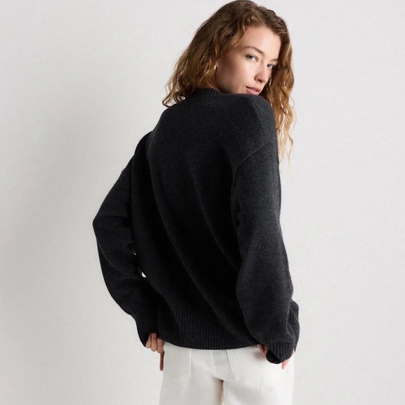 NWT QUINCE Women Mongolian Cashmere Oversized V-Neck Sweater Heather Charcoal XS - Picture 11 of 11